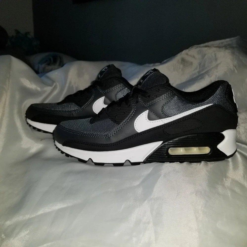Nike Air Max 90 Sneakers Mens 8 Black White Wolf Grey Excellent CN8490-002